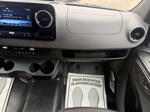 Used 2025 Mercedes-Benz Sprinter 2500 image 18