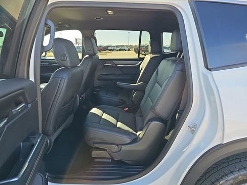 Used 2024 GMC Acadia Elevation image 25