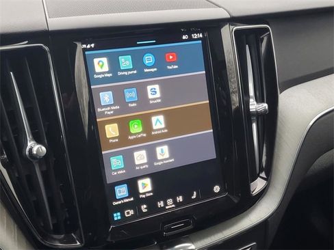 Used 2025 Volvo XC60 B5 Plus image 22