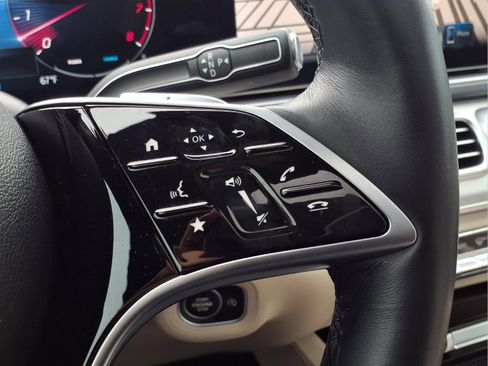 Used 2025 Mercedes-Benz GLS 450 4MATIC image 19