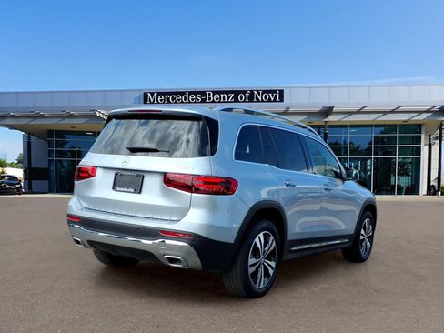 Used 2025 Mercedes-Benz GLB 250 4MATIC image 5