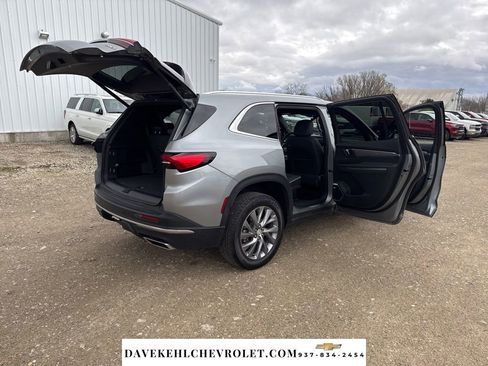 Used 2025 Buick Enclave Preferred w/ Power Package image 34
