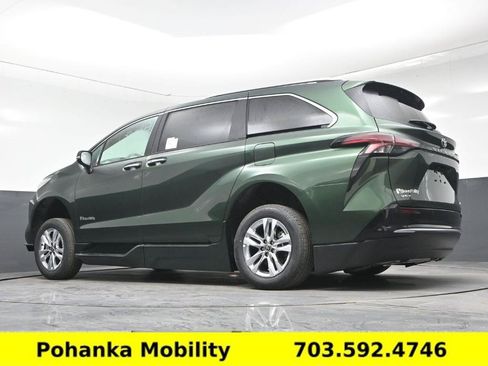 Used 2026 Toyota Sienna Limited FWD image 10