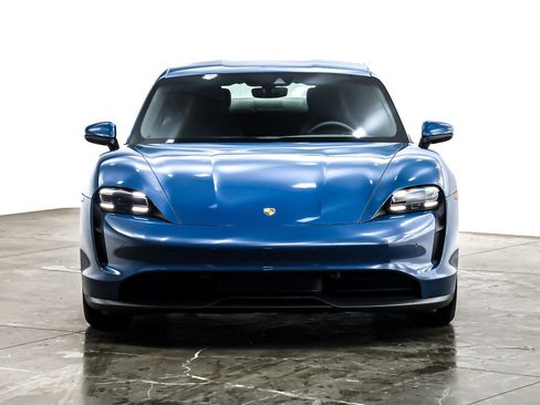 Used 2023 Porsche Taycan image 4