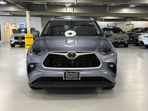 Used 2023 Toyota Highlander XLE AWD/4WD image 6
