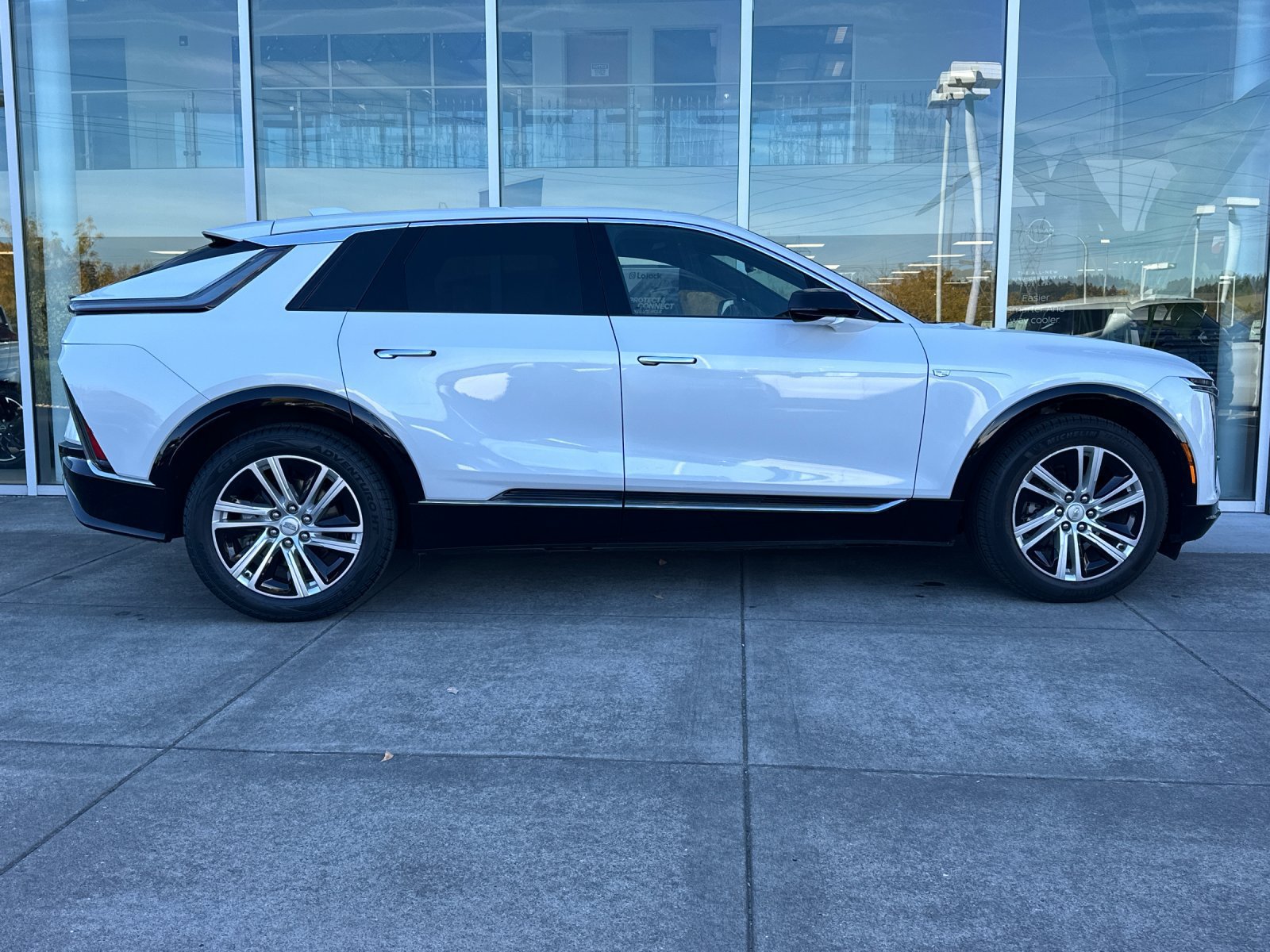 Used 2024 Cadillac Lyriq Tech RWD image 3