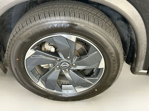 Used 2024 Nissan Rogue SV AWD/4WD image 35