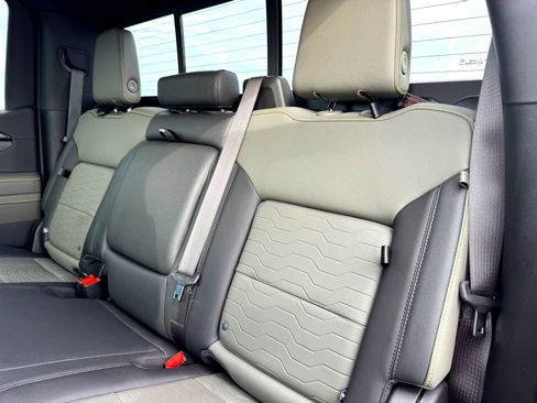 Used 2022 Chevrolet Silverado 1500 ZR2 w/ Technology Package image 19