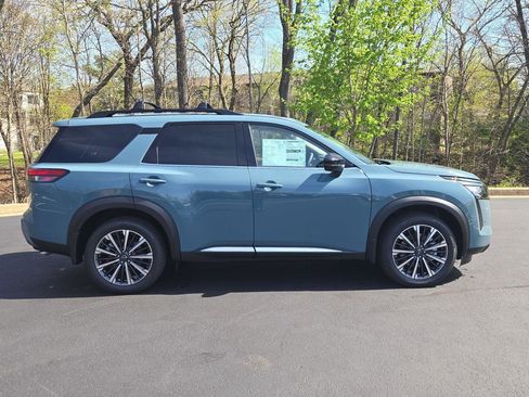 New 2026 Nissan Pathfinder Platinum AWD/4WD image 2