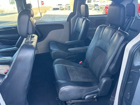 Used 2019 Dodge Grand Caravan SXT FWD image 12