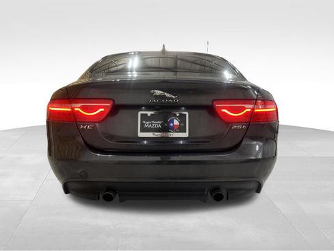 Used 2017 Jaguar XE Prestige RWD image 6