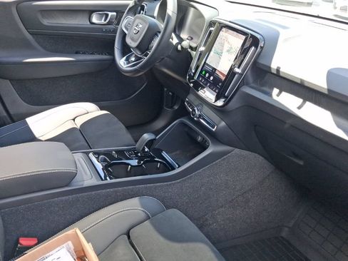 Certified 2023 Volvo C40 P8 Recharge Ultimate w/ Protection Package Premier AWD/4WD image 14