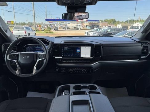 Used 2024 Chevrolet Silverado 1500 RST w/ Z71 Off-Road Package image 11