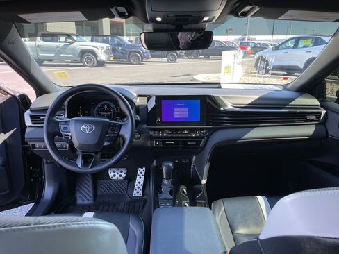 Certified 2025 Toyota Camry SE w/ Convenience Package image 17