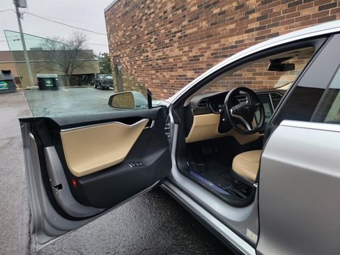 Used 2015 Tesla Model S RWD image 18
