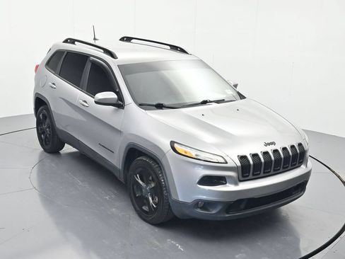 Used 2016 Jeep Cherokee Latitude FWD image 30