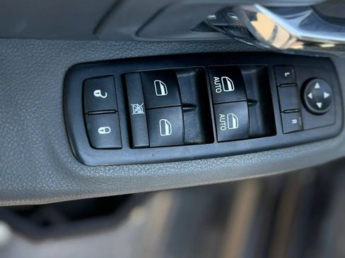 Used 2016 RAM 1500 Classic SLT AWD/4WD image 31