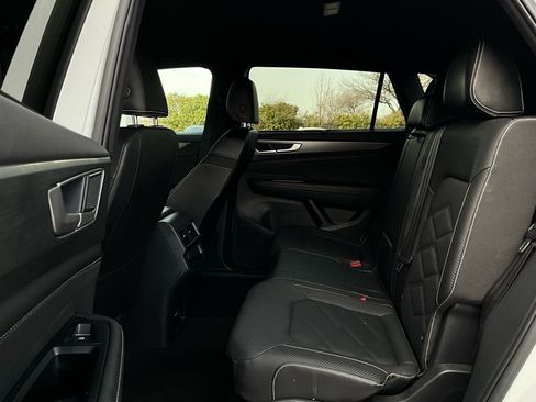 Used 2025 Volkswagen Atlas Cross Sport SE image 12