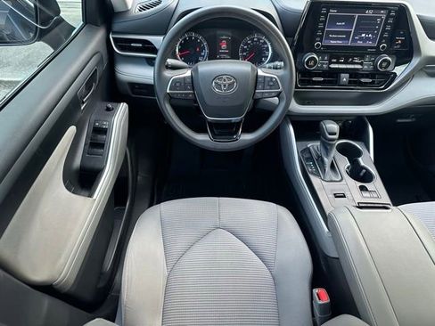 Used 2020 Toyota Highlander L FWD image 10