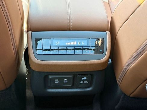 New 2026 Nissan Pathfinder Platinum AWD/4WD image 21