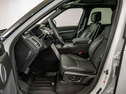 New 2026 Land Rover Discovery Dynamic SE image 29