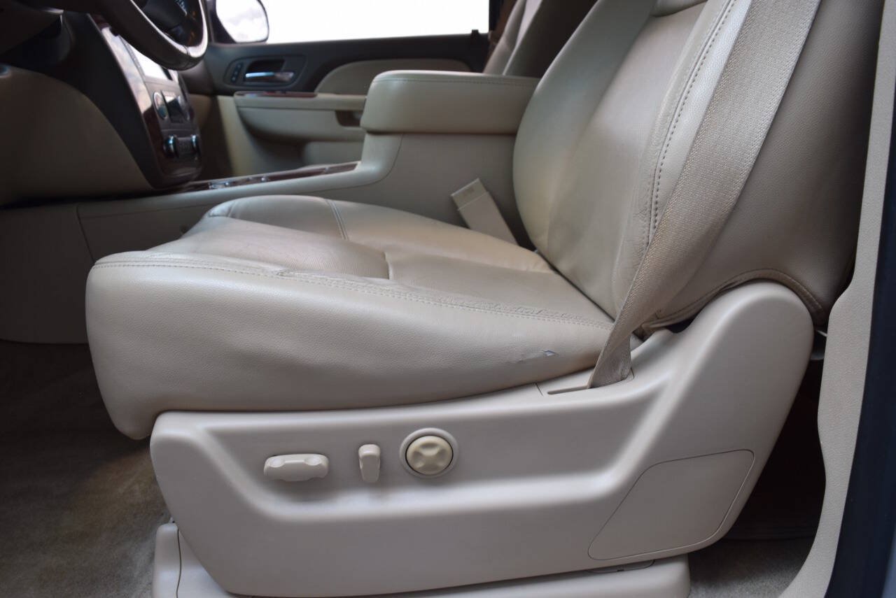Used 2014 Chevrolet Suburban LTZ RWD image 28