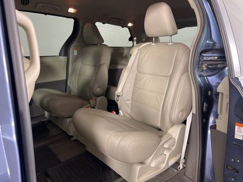 Used 2015 Toyota Sienna XLE image 15