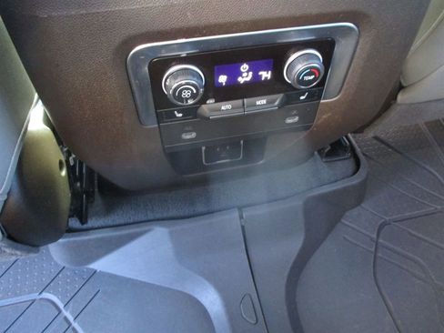 Used 2022 Chevrolet Tahoe Z71 w/ Luxury Package image 10