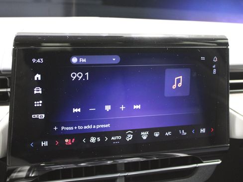 Used 2025 Lincoln Nautilus Premier AWD/4WD image 11