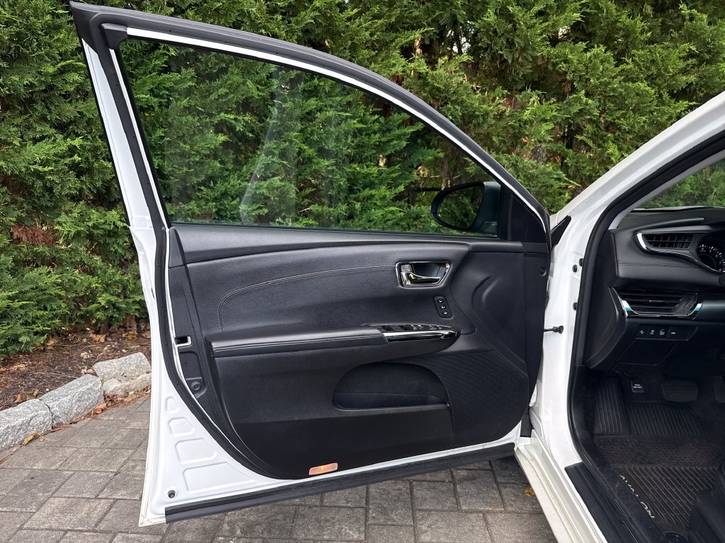 Used 2017 Toyota Avalon Touring w/ Carpet Mat Package FWD image 10