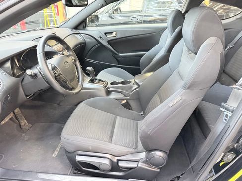 Used 2015 Hyundai Genesis 3.8 image 9