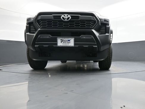 Certified 2025 Toyota Tacoma TRD Off-Road image 27