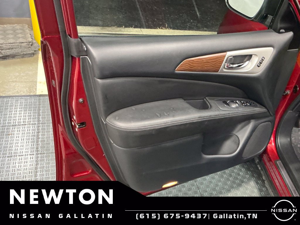 Used 2020 Nissan Pathfinder Platinum AWD/4WD image 36