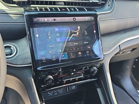 Used 2024 Jeep Grand Cherokee Limited w/ Black Appearance Package image 20