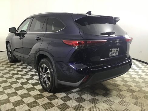 Certified 2021 Toyota Highlander XLE image 5