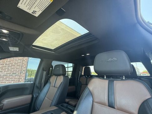 Used 2021 Chevrolet Silverado 1500 High Country AWD/4WD image 21