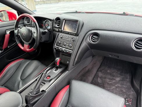 Used 2015 Nissan GT-R Black Edition image 21
