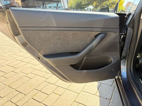 Used 2018 Tesla Model 3 Long Range image 9