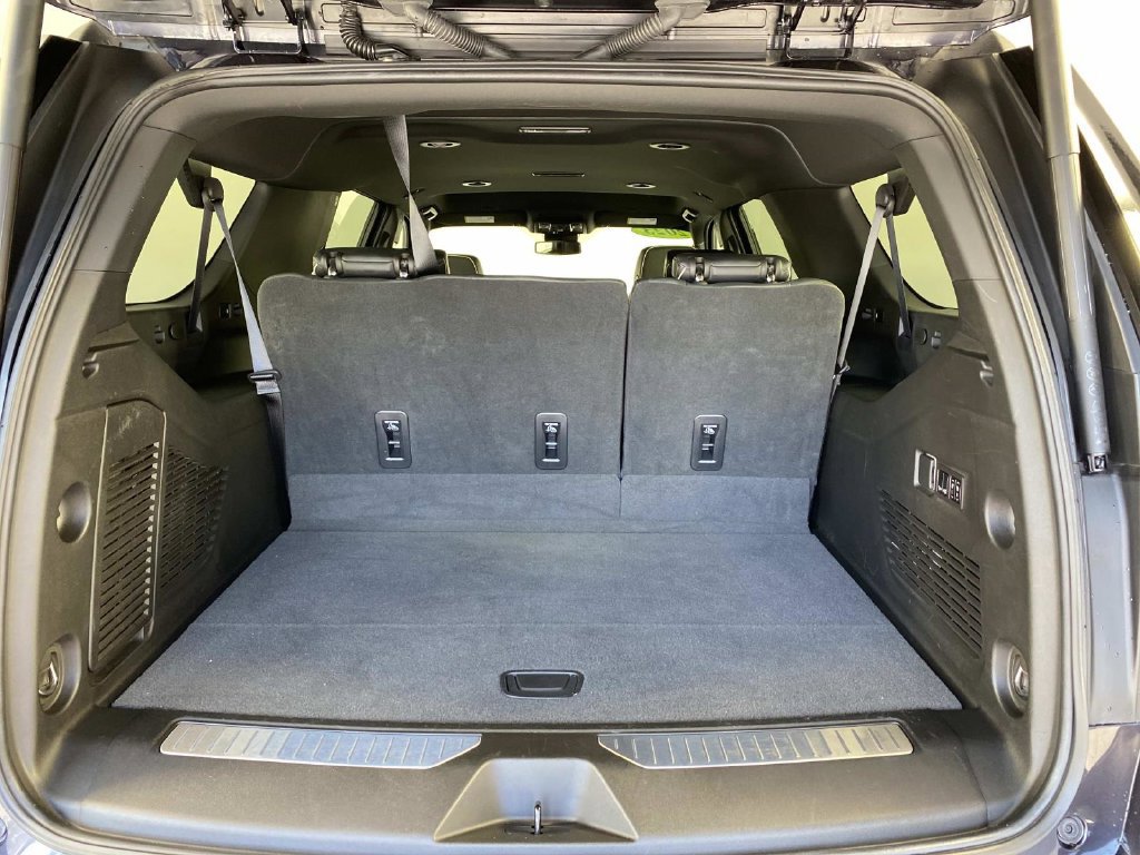 Used 2023 Chevrolet Suburban Premier AWD/4WD image 8