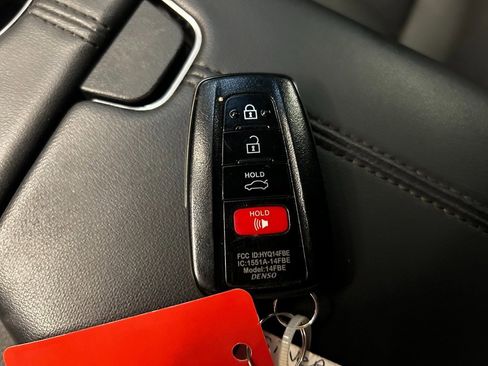 Used 2019 Toyota Avalon XLE w/ Moonroof Package image 16