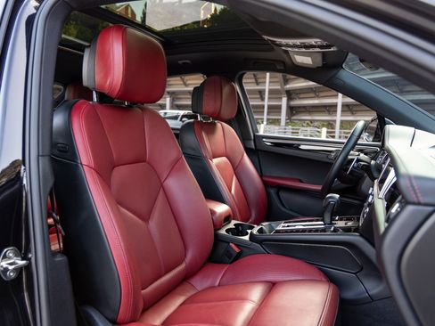 Certified 2023 Porsche Macan image 51