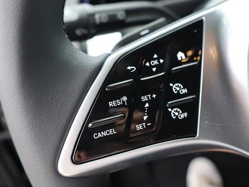 Used 2025 Mercedes-Benz GLB 250 image 14
