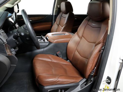 Used 2017 Cadillac Escalade ESV Premium Luxury image 9