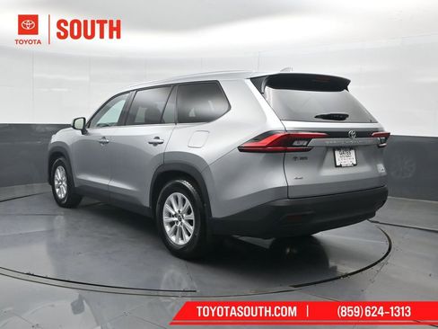 Used 2024 Toyota Grand Highlander AWD image 8
