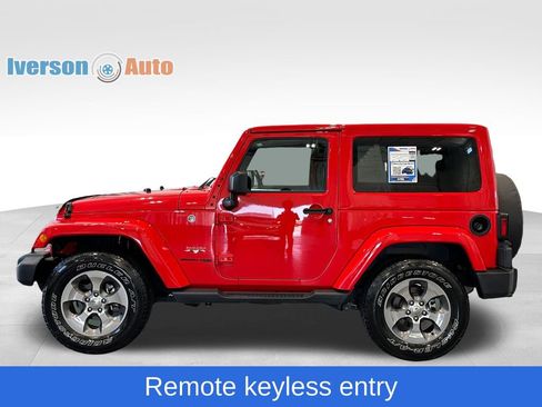 Used 2018 Jeep Wrangler Sahara w/ Connectivity Group AWD/4WD image 10