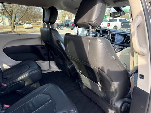 Used 2017 Chrysler Pacifica Touring-L image 35