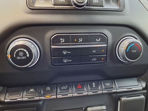 Used 2025 Chevrolet Silverado 1500 Custom RWD image 9