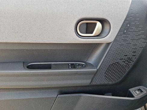 Used 2025 MINI Cooper 2-Door Hardtop image 13