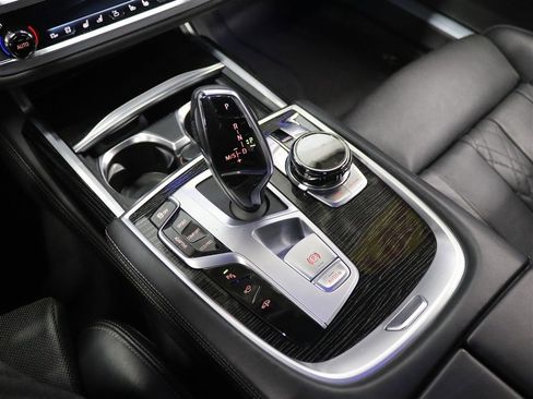 Used 2019 BMW 750i xDrive w/ Executive Package image 27