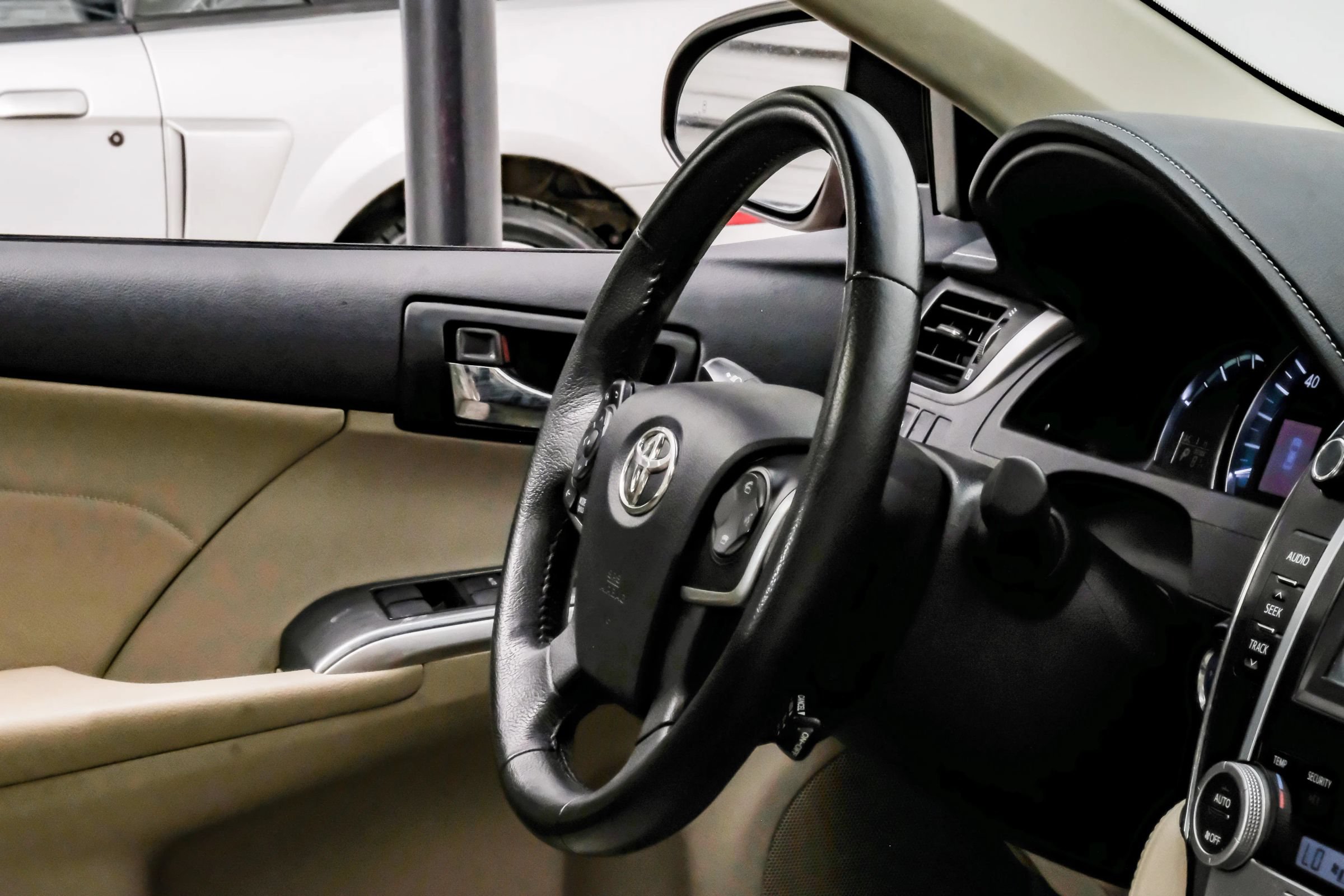 Used 2013 Toyota Camry XLE w/ Leather Pkg FWD image 15